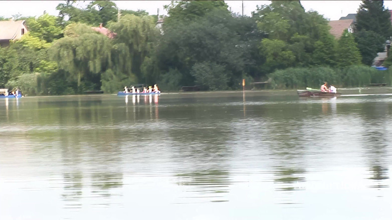 AproductionA: Bettina in riva al fiume