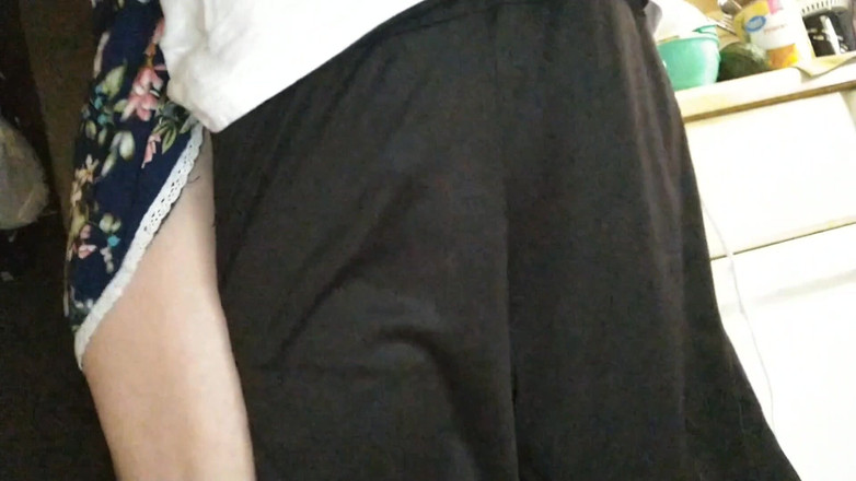 Martybiggs: बेडरूम में किचन !!