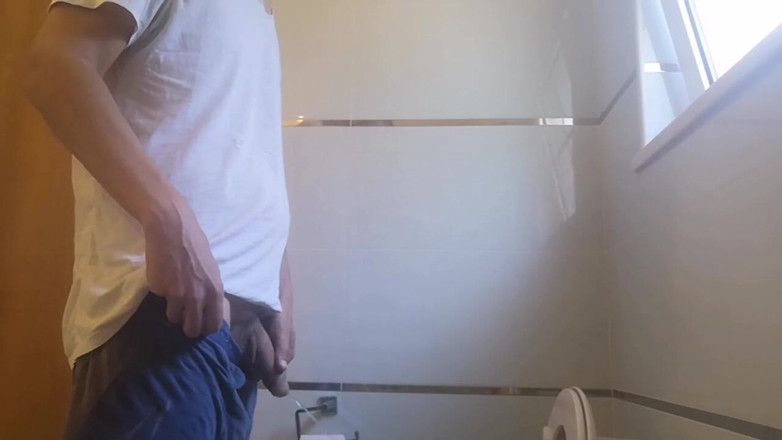 Rafael Torreano: Sexy chlap přistižen při chcaní a honění