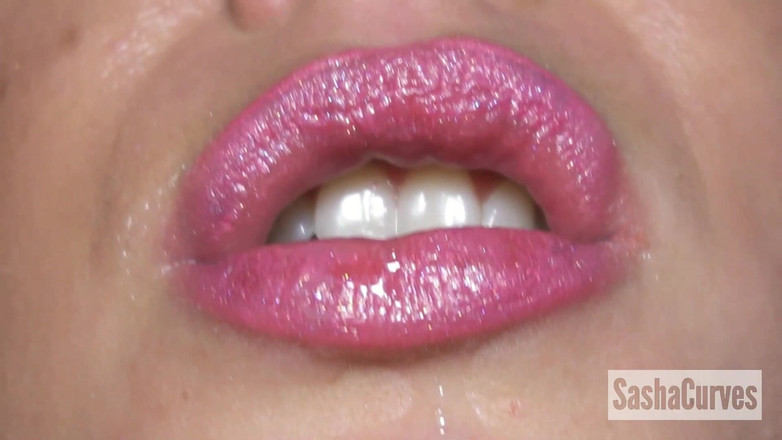 Sasha Curves: पिज्जा आदमी मंत्रमुग्ध और निगल जाता है