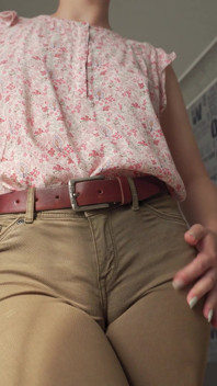 Stoute collega pronkt met Wedgie Poesje