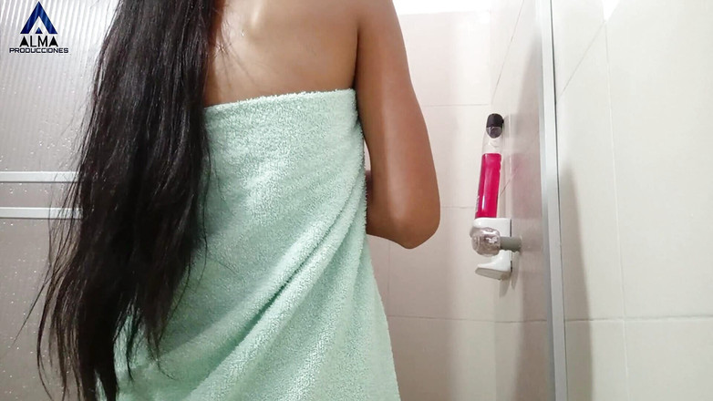 nate: Karla la mia sorellastra arrapata viene scopata dal mio grosso...