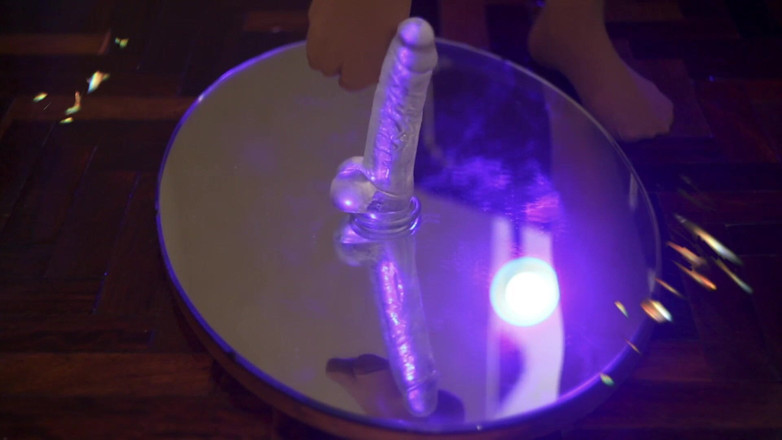 Hairypussyangel: Meesteres stap je pik en ballen, masturbeer ze, voetenbeurt