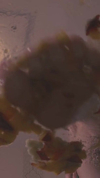 Fruit smoothie, Gina Gerson zerquetscht früchte mit ihrer muschi und ihren füßen