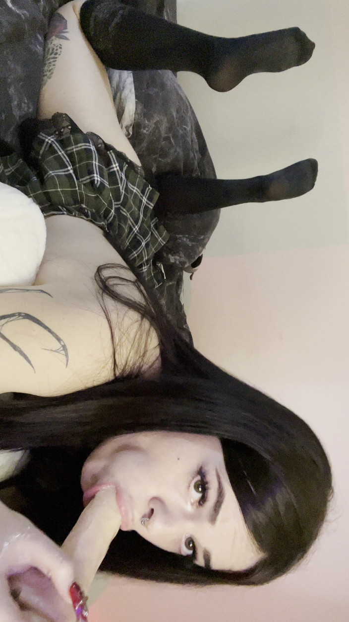 Lina Fire: 你想要吮吸你的鸡巴