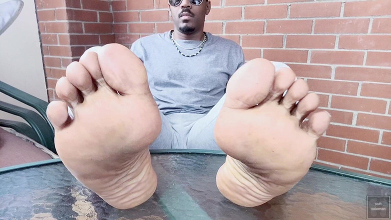 Soft Soleman: Páchnoucí mužské chodidla (2025)