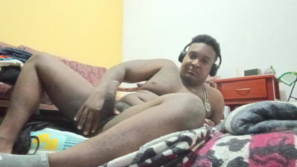 Jamespower: Muž s velkým černým ptákem