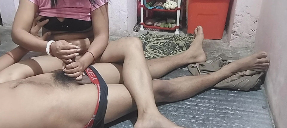 Uttar dinajpur: Sexy indická vesnická žena v domácnosti šuká nevlastního bratra, část 2