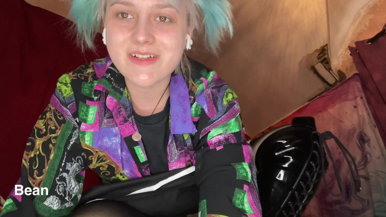 Alice Bean: Cute Giantess Steps on You
