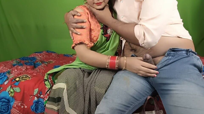 Pyaripooja22: Hoje um saco vem ao meu quarto e fode minha...