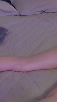 Massagem sensual fica hardcore com porra nos pés