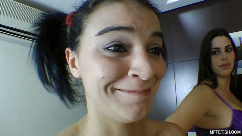 MF Fetish: 누구의 때리는 것이 가장 아플까요?