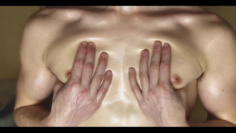 Tom Michaels: Voulez-vous me faire un massage de la poitrine ?