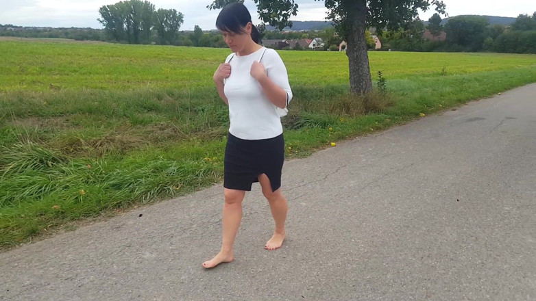 Yvette xtreme: Dirty barefoot walk with Yvette Costeau