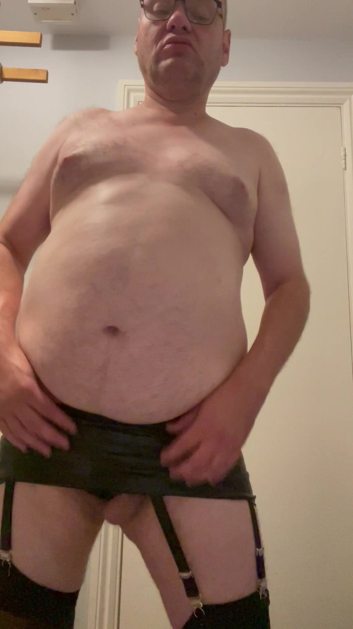 Julian sharp: Julian Sharp com meias pretas