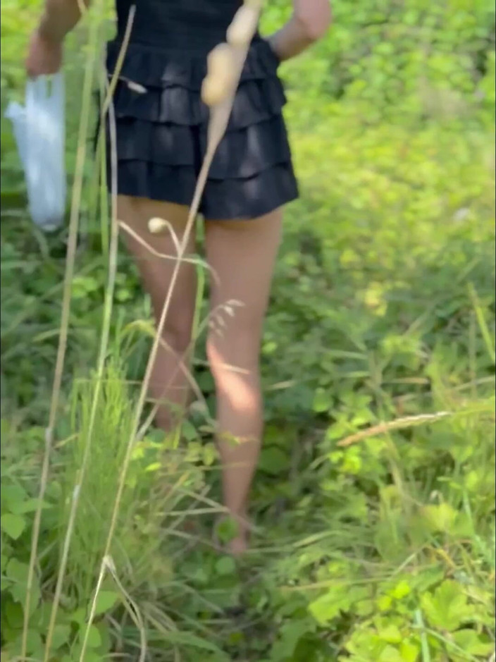 Sonya Pretty: 服を着ずに一人で歩く