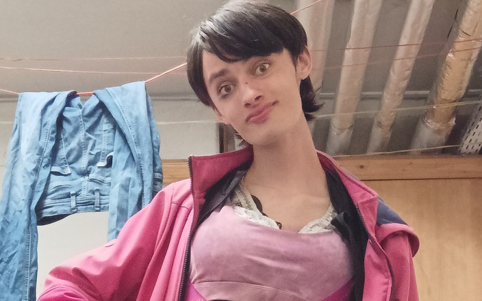 Aliciaquinn: Carolina Alicia, fille excitée, se masturbe en plein air