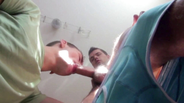 Gaybareback: Futai cu gemene franțuzoaică în bucătăria mea