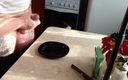 Sweet July: Masturbando um pau na cozinha recebendo um café da manhã