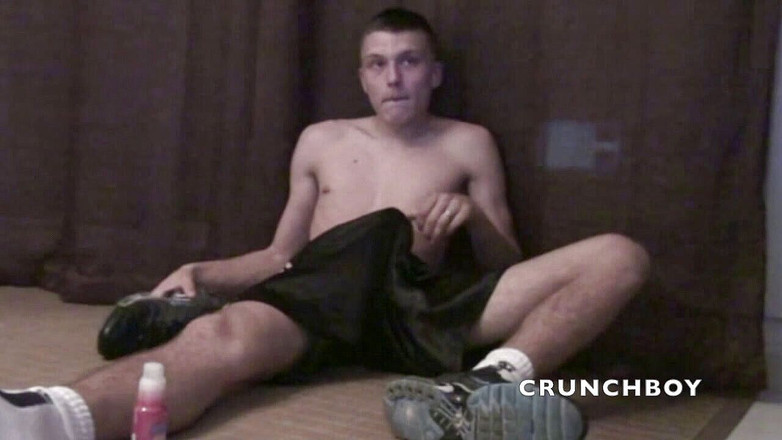 Sneaker gay: Amator sólo s humliací tenisek až do honění