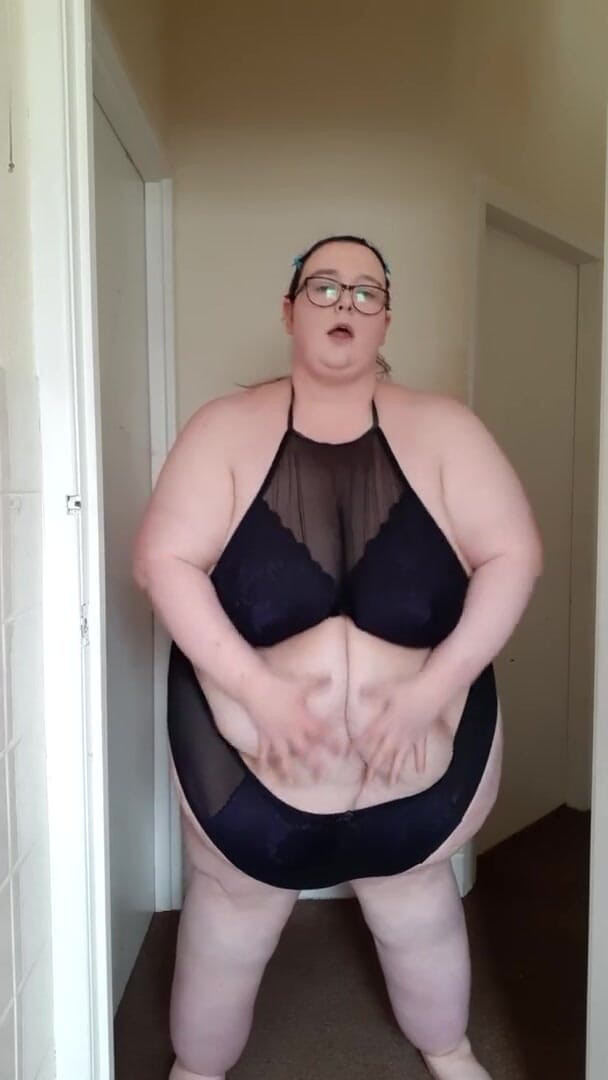 SSBBWLadyBrads: Sexy lingerie on this cute body