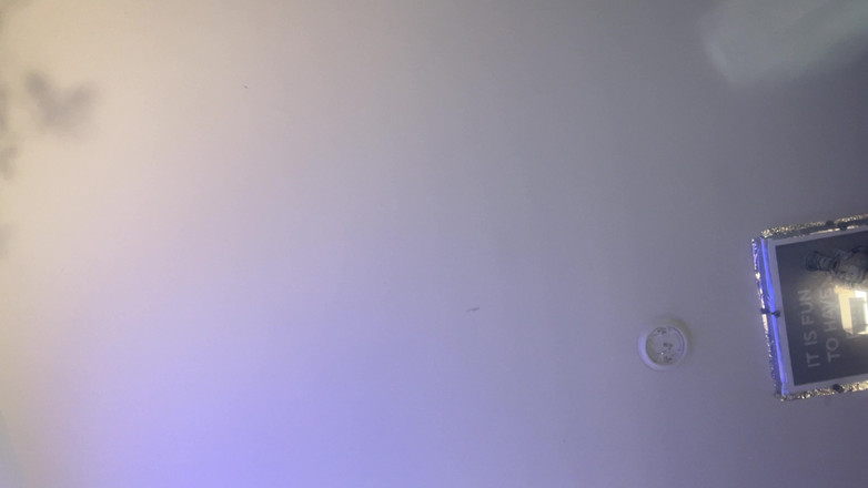 Savage confidence: Sdraiato sul letto con telecamera tra le mie gambe guardami...