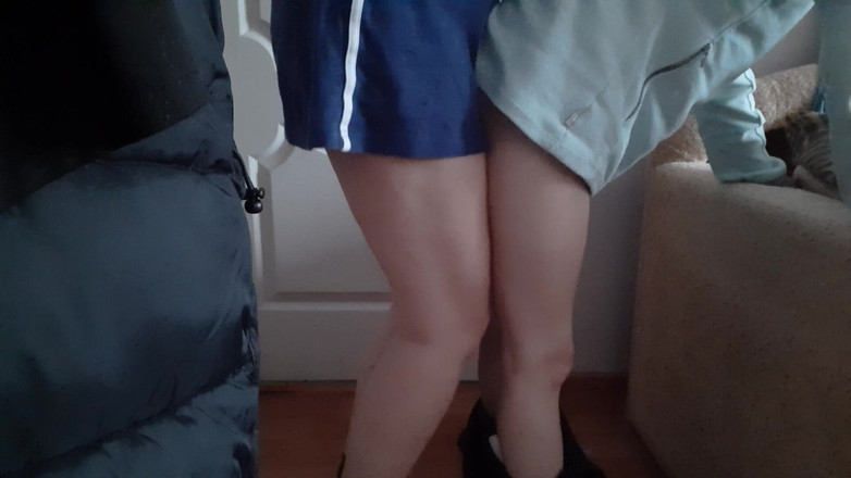 Lesbian-illusion: 병으로 마누라 후배위 스타일을 흔들고 따먹어