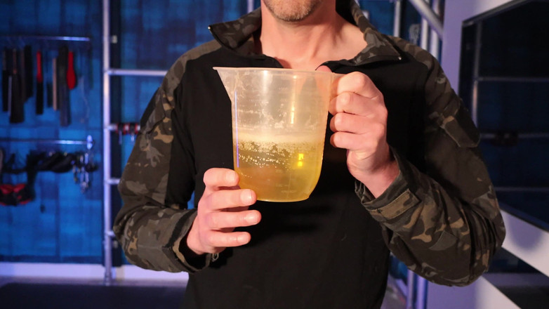 TomBakerBDSM: POV Tom Baker - Skonsumuj każdą kroplę mojego sikania (4k)