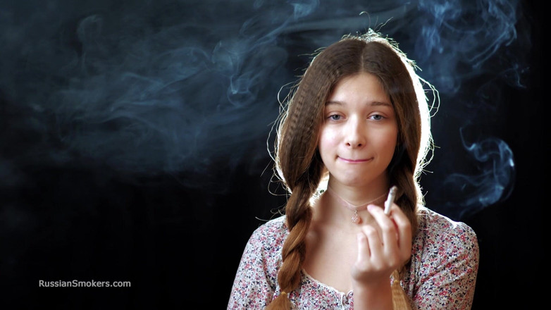 Russian Smokers: Sexy Russian Girl Smoking Cigarette Slow Tease
