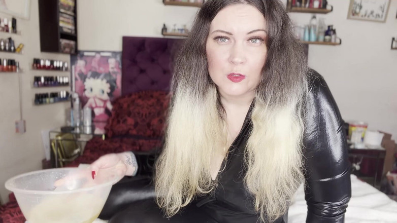 MissFFW: Mistress Ffw Pisses in a Bowl to Show Loser