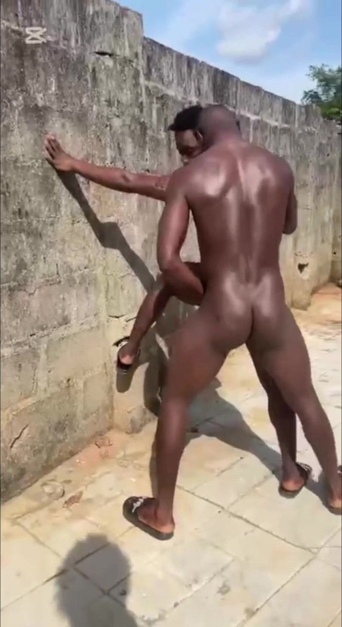 Sassypussyy: Chudai Brácha se zabývá tím zasraným bussym