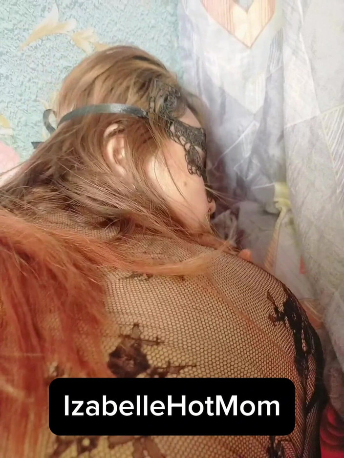 Izabelle Hot Mom: 私の友人の夫をからかう