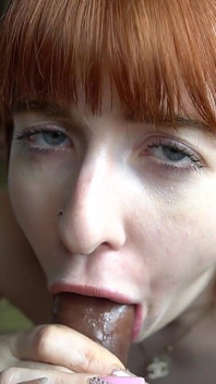 Hannah Grace mencuba yang terbaik untuk deepthroat besar