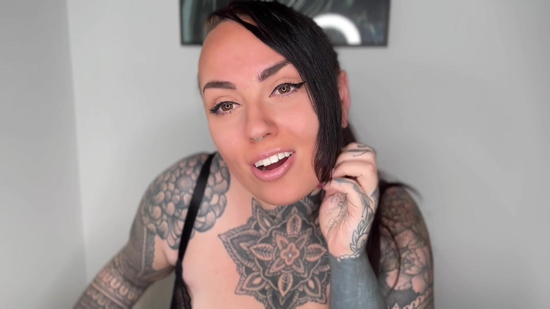 Miss Valentina: Virgen follando instrucciones de paja