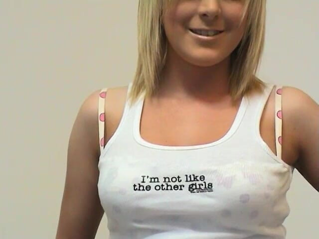 Solo Sensations: Gadis rambut pirang ini dientot habis-habisan sampai kakinya menganga lebar