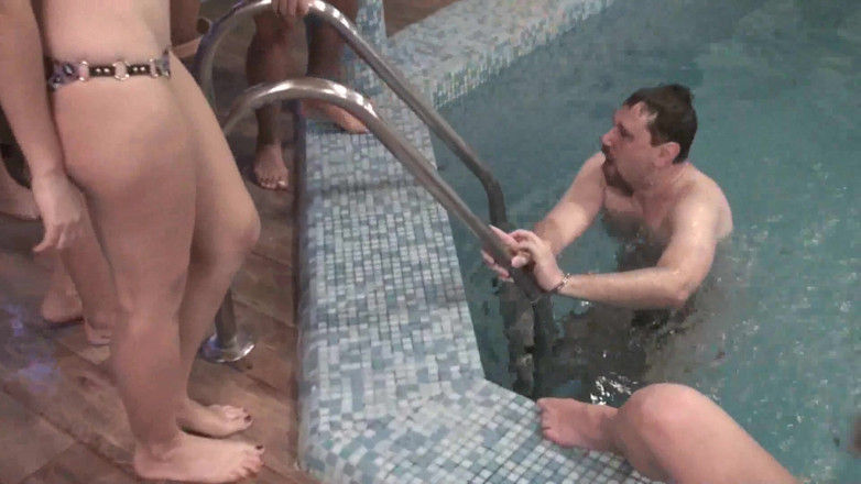Femdom Austria: Sparkkul i poolen