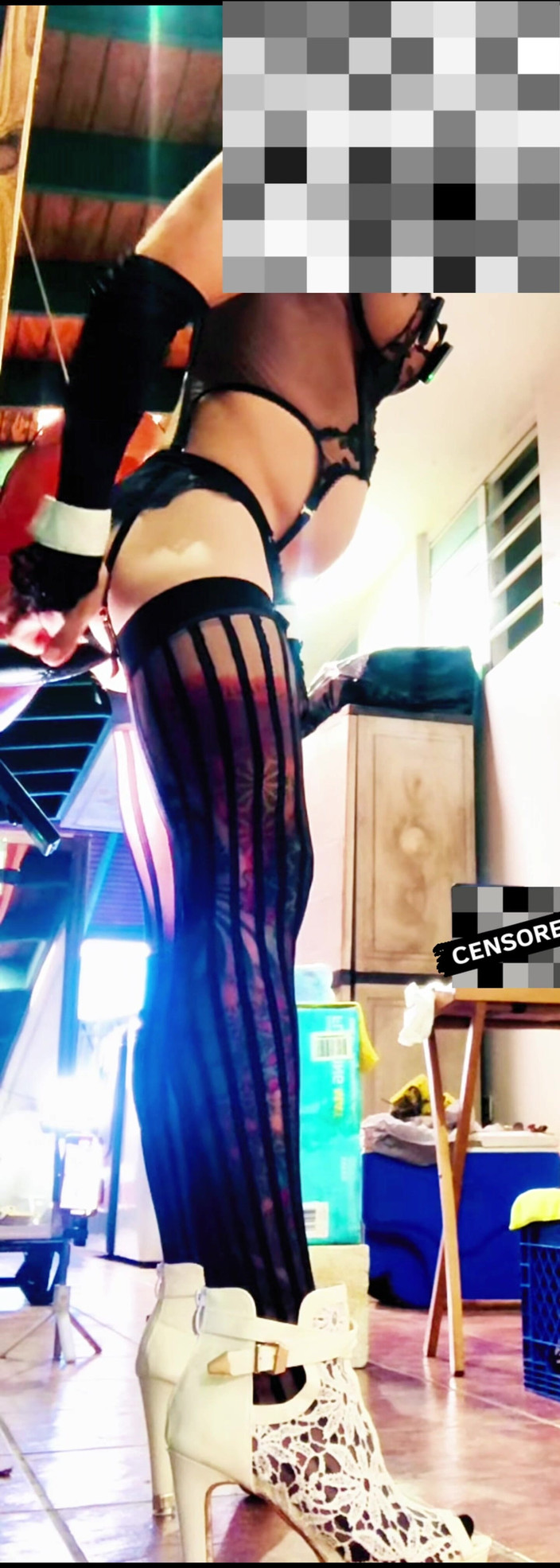 Benito414: 벽에 애널 딜도를 타고 섹시한 트랜스젠더 블랙 스타킹