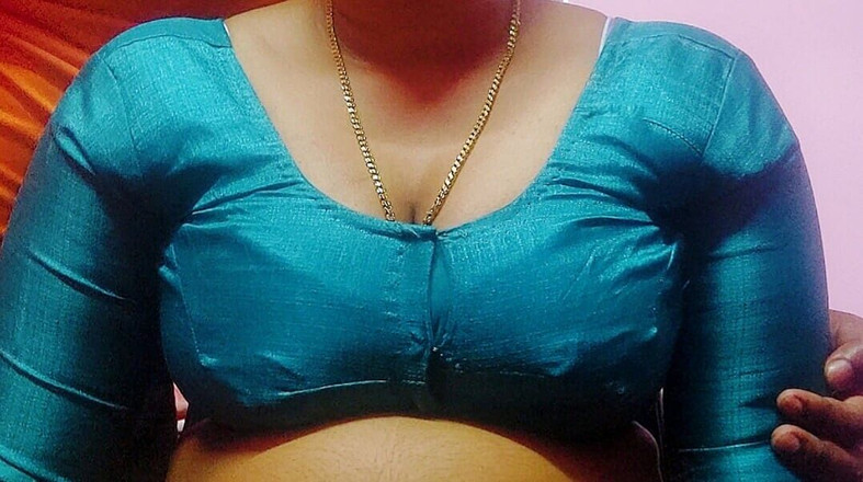 Desi Mohini: Fratele vitreg a făcut sex cu indianca Bhabhi singură