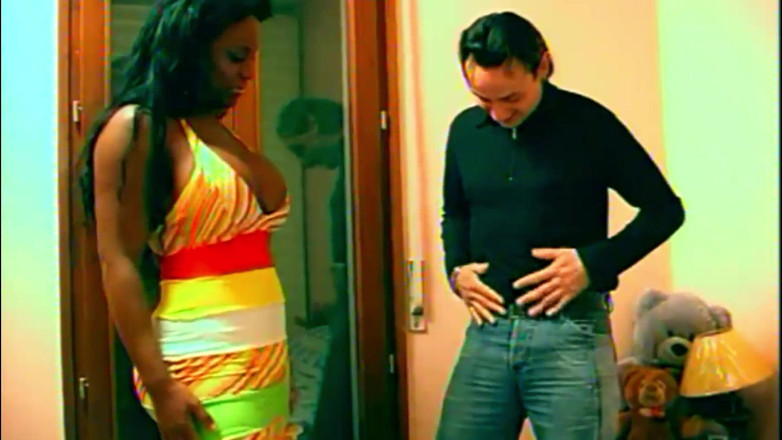 TGIRL ROOM: Essa shemale brasileira faz aula de amor e professora