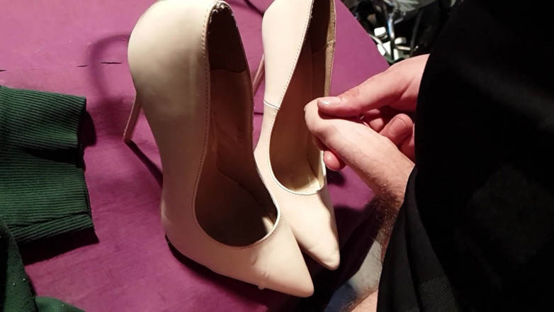 Milosbroz: Botovo cum nude high heel my gf.