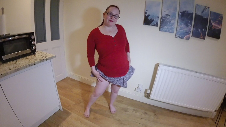 Littlevixen: 迷你裙里的脱衣舞