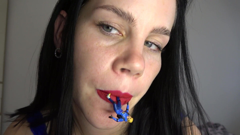 Anna Sky: Giganta muy lenta y sensual Anna