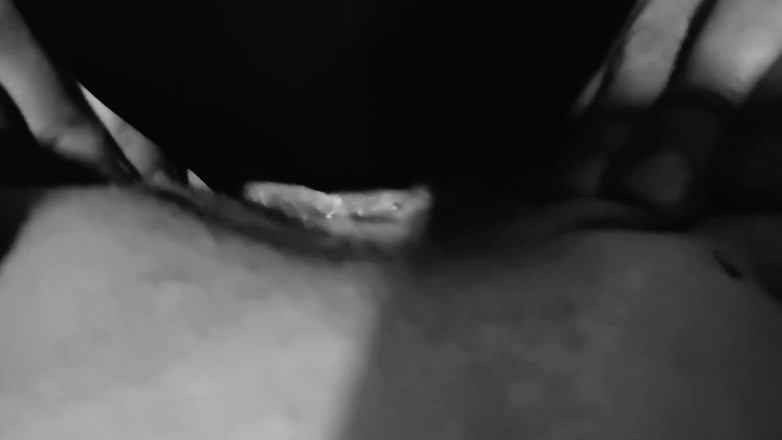 Misses Dickinson and Roughael: Bouffage de chatte, doigtage et gifles