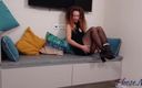 Pantyhose me porn videos: Jasmin i svart miniklänning och strumpbyxor som ger en show