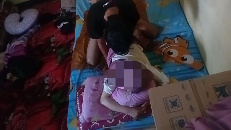 Famly sex: 그녀는 너무 흥분했다