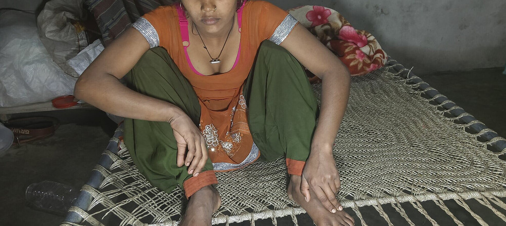 Laxmi deshi: कुंवारी सौतेली बहन की पहली बार जोरदार चुदाई