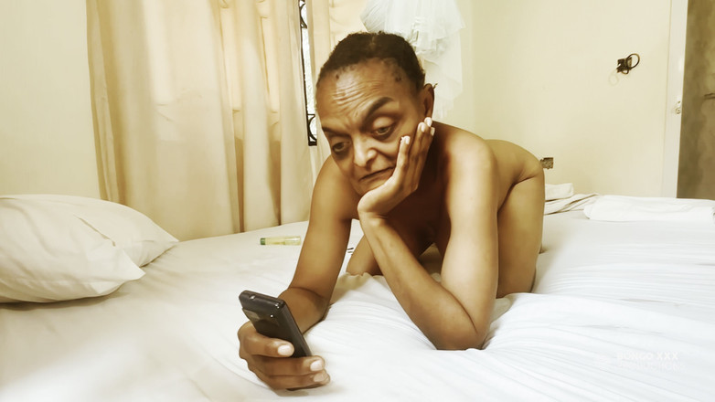 BongoXXX: Jag knullade din styvmormor i röpan