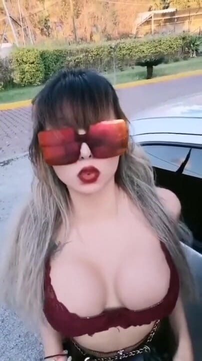 Barbietransxxxx: Stunning big ass tranny showing her sucking mouth for oral...