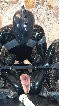 Extrémní potěšení pro Gloomy, část 1 - Alex Latex