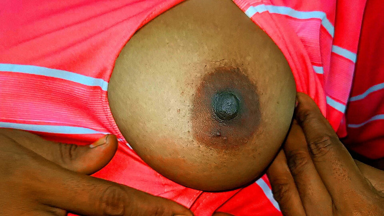 Ammukutty88: She Wears a Tiny Top and Seduces by Showing off...